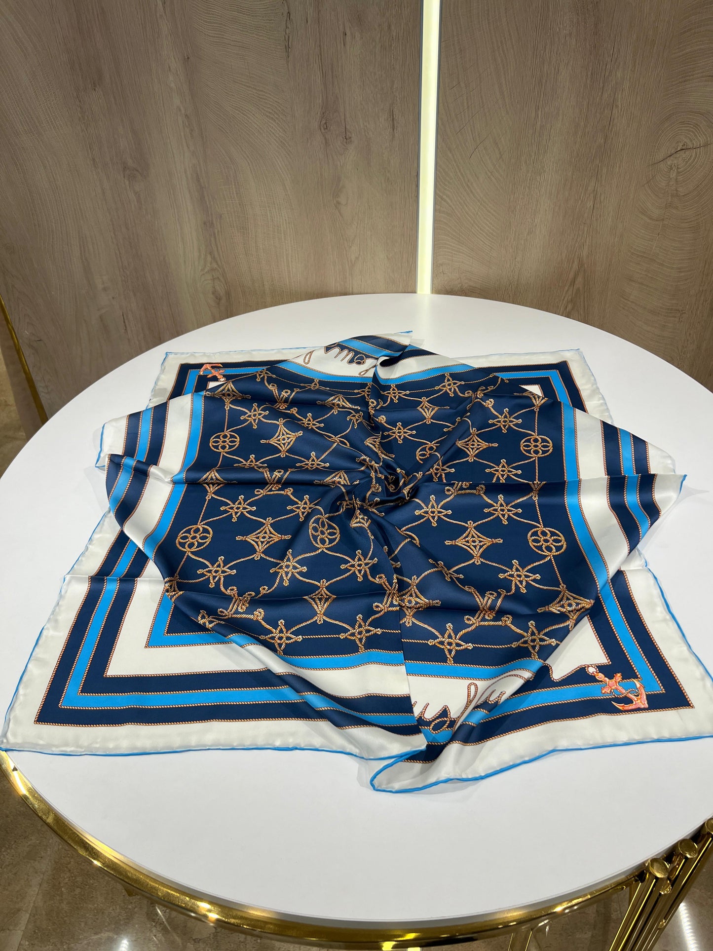 LV scarf