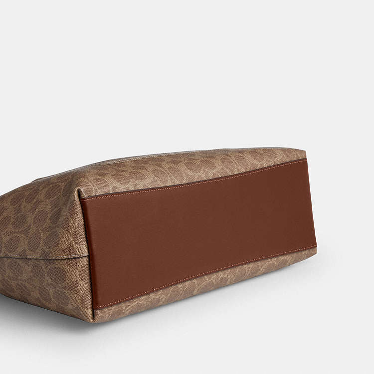 COACH Station Tote Bag
In Signature Canvas