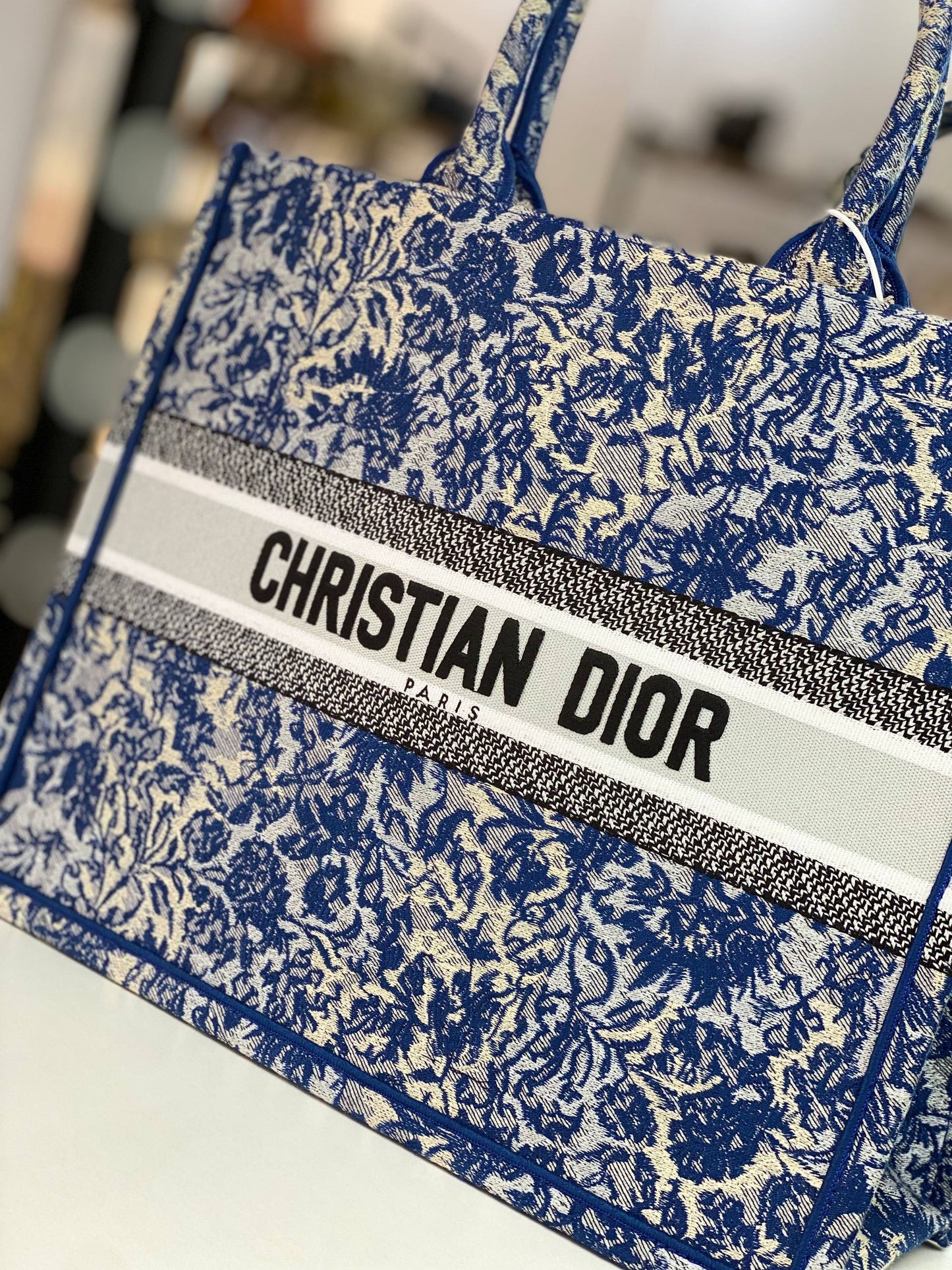 DIOR