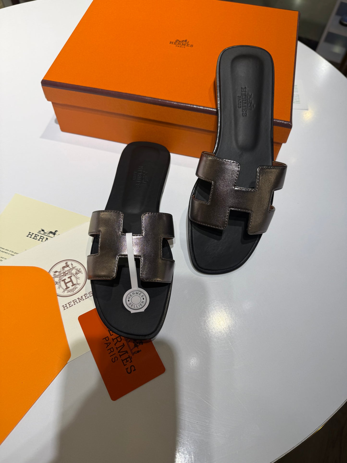 Oran sandal