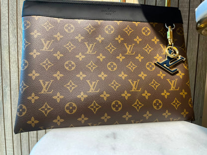 LV CLUTCH
