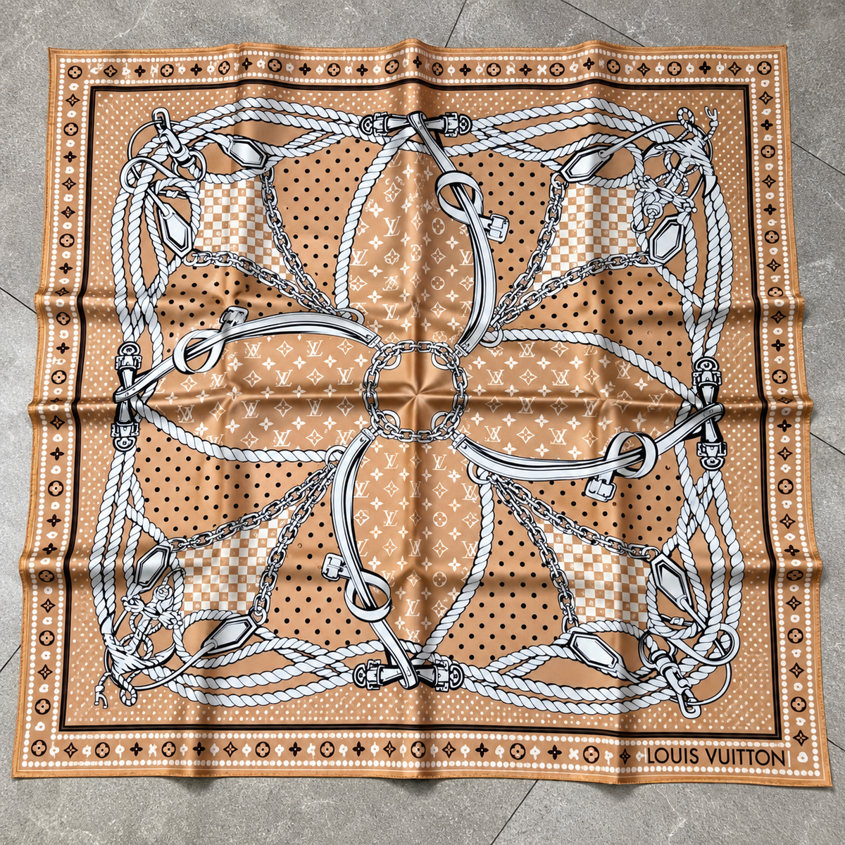 Lv scarf
