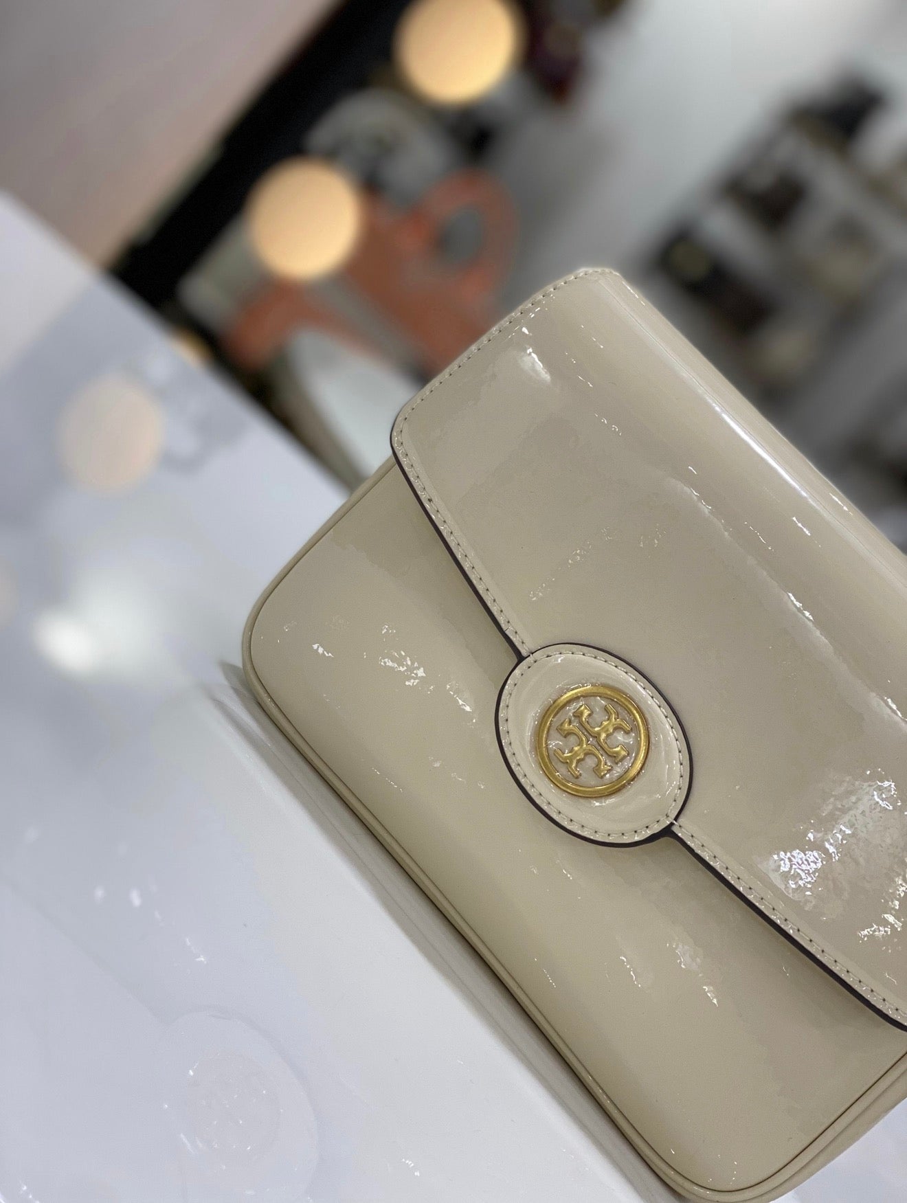 Tory Burch Robinson Spazzolato Convertible Shoulder Bag – White Patent Leather