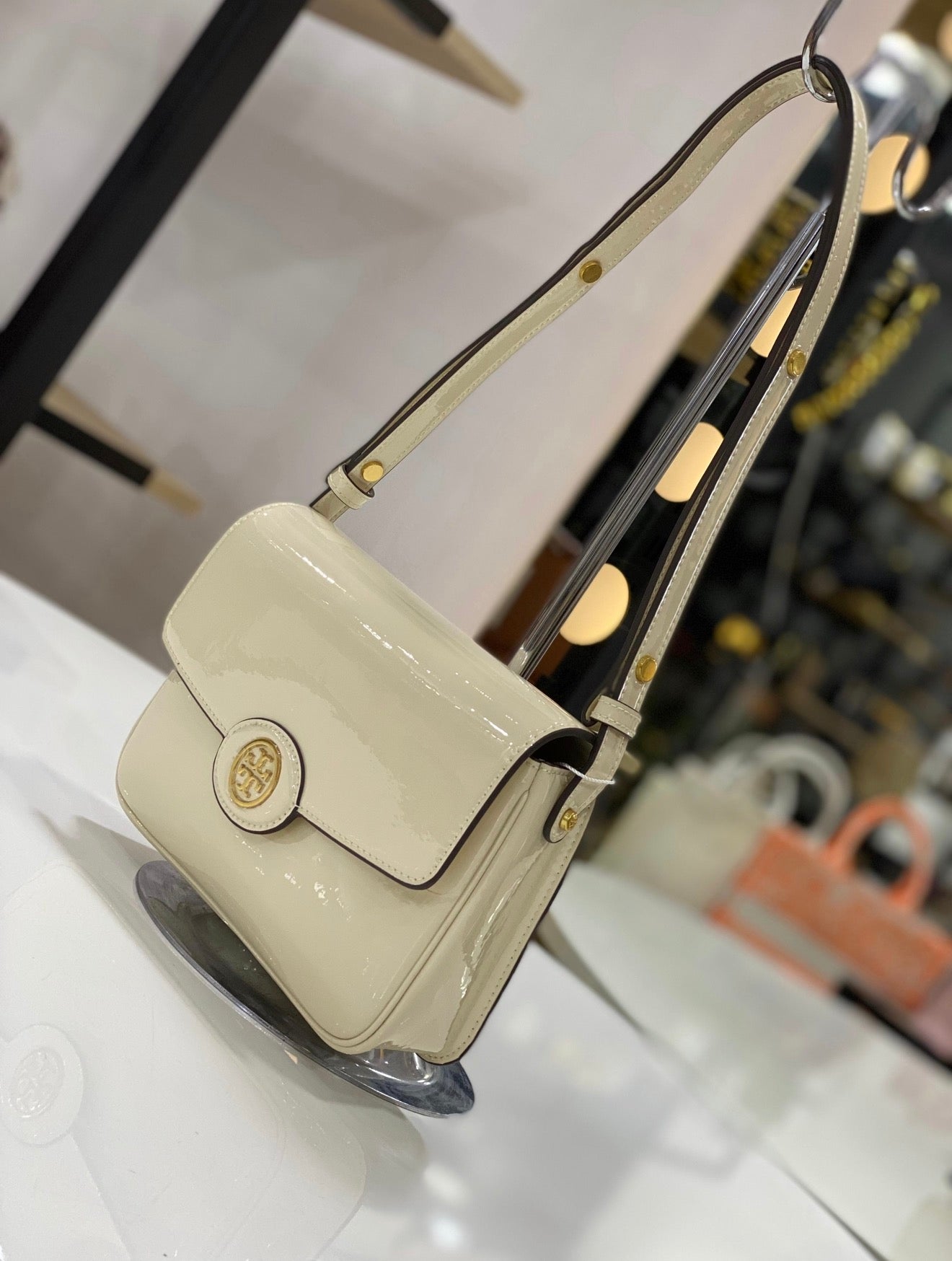 Tory Burch Robinson Spazzolato Convertible Shoulder Bag – White Patent Leather