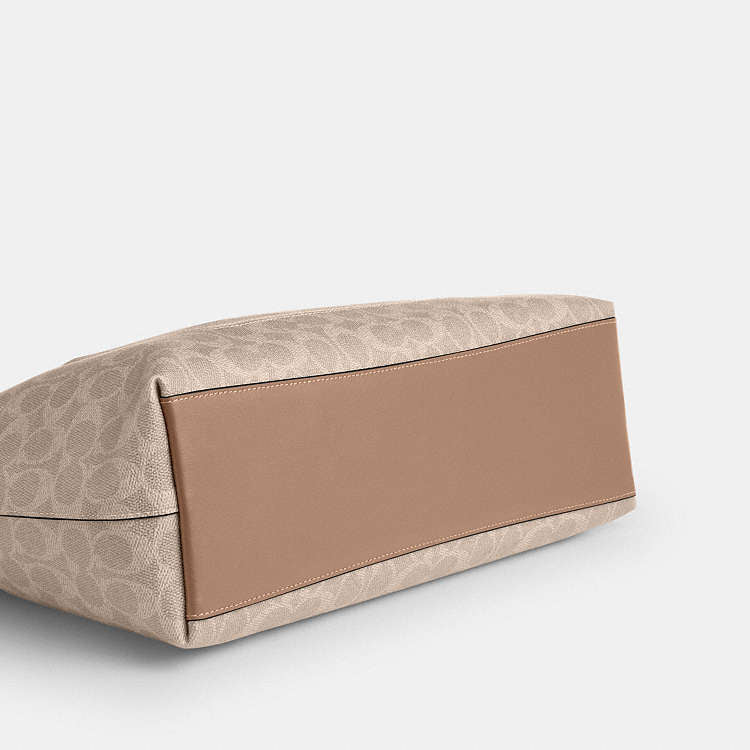 COACH Station Tote Bag
In Signature Canvas