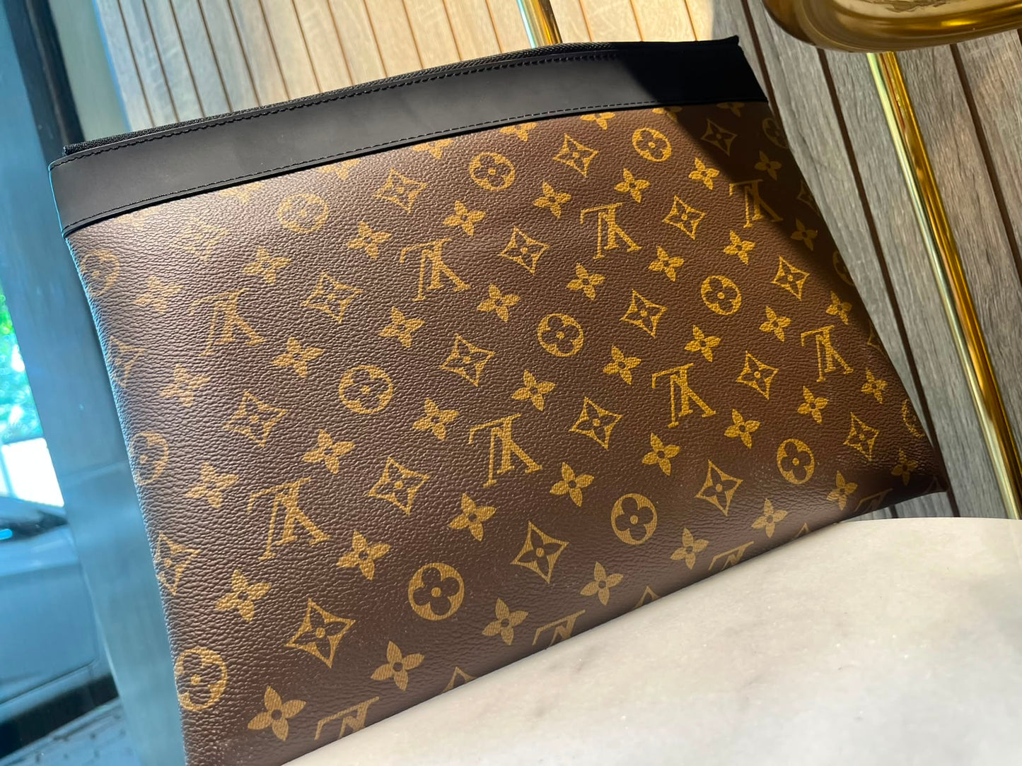 LV CLUTCH