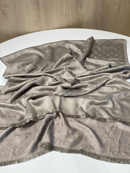 LV scarf