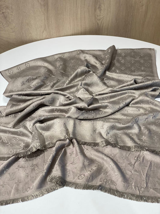 LV scarf