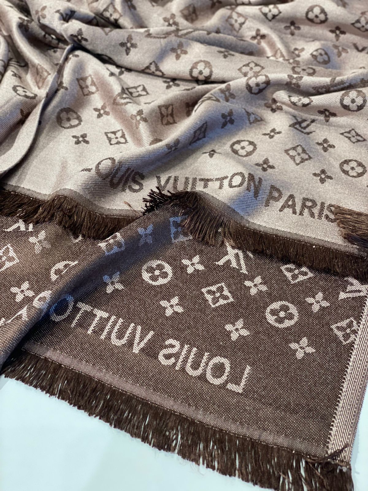 LV scarf