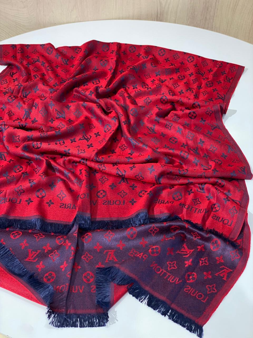 LV scarf