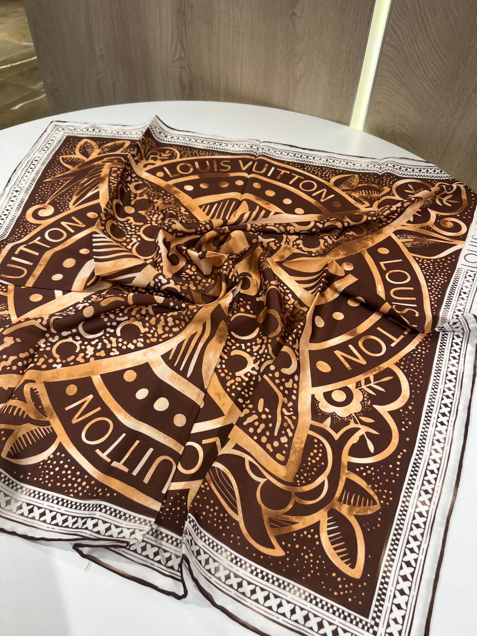 LV scarf