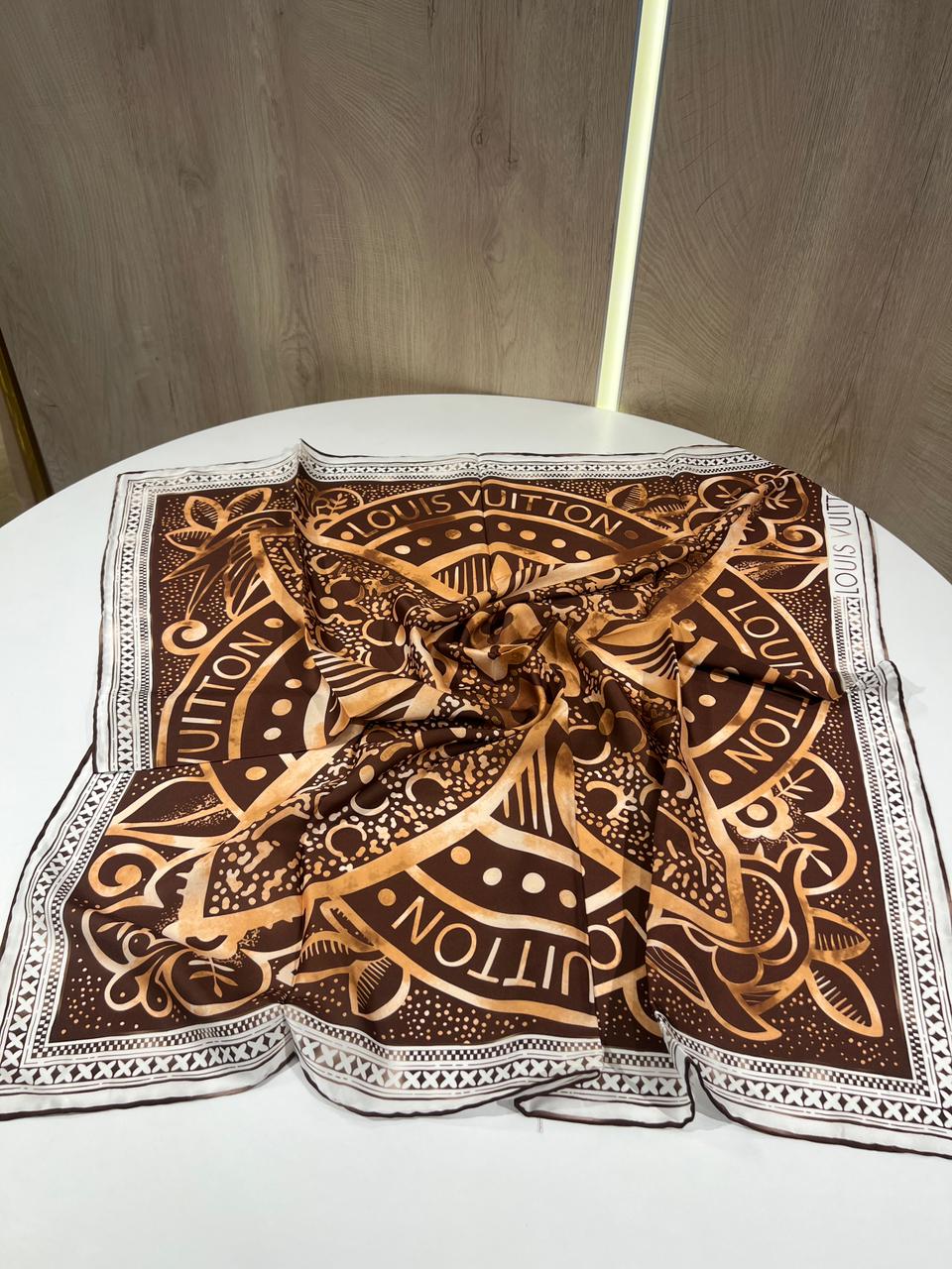LV scarf