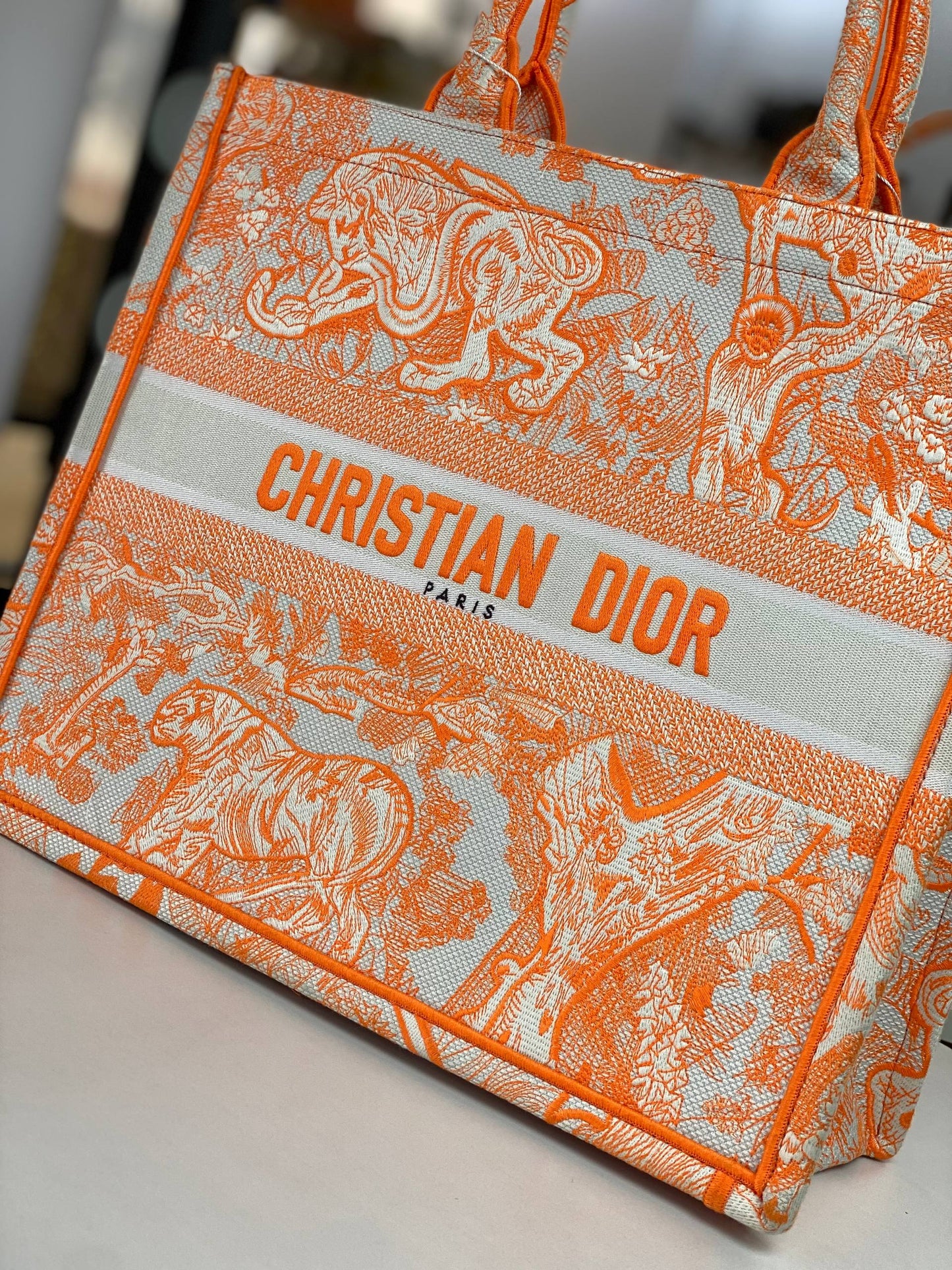 DIOR