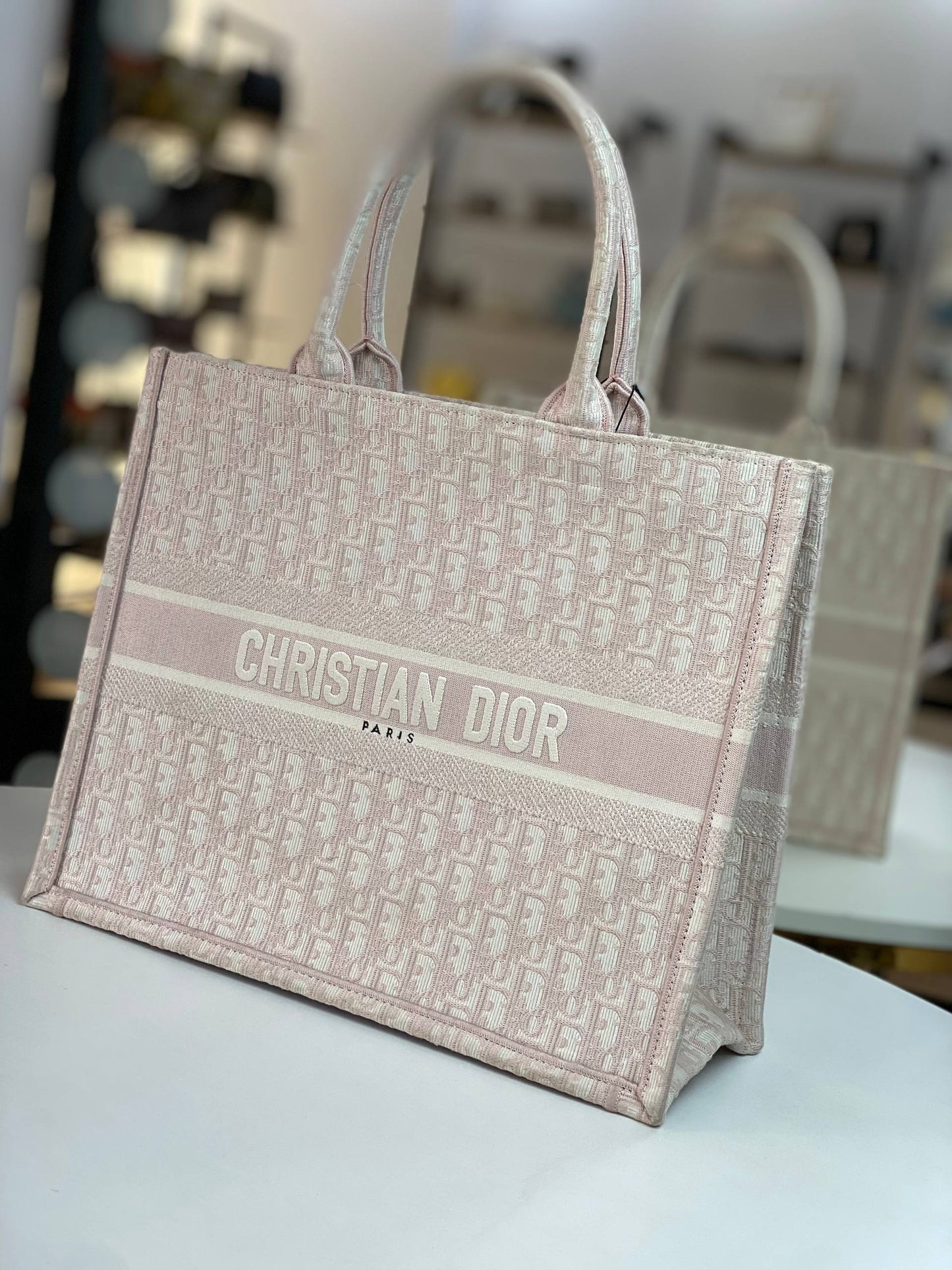DIOR