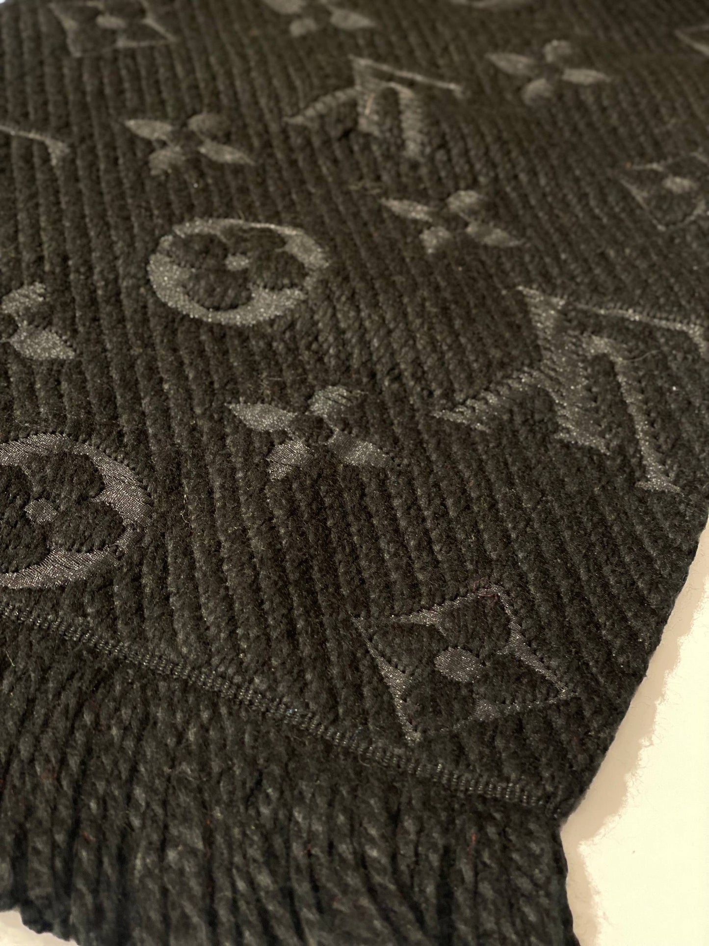 LV Scraf