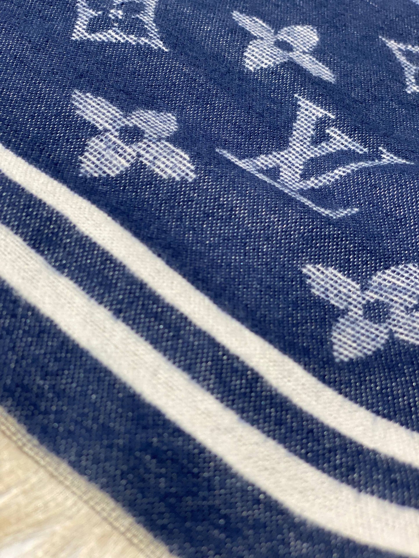 LV Scarf