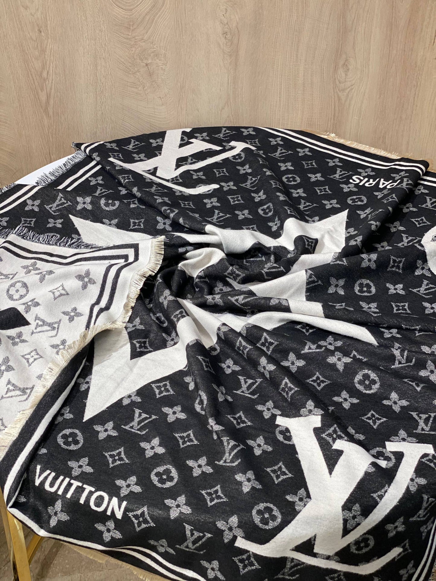 LV Scarf