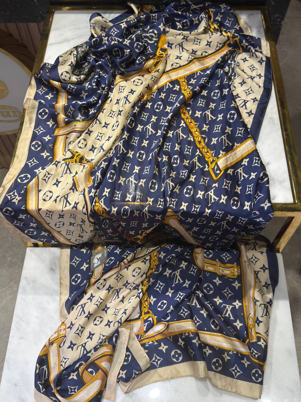 Lv Scarf