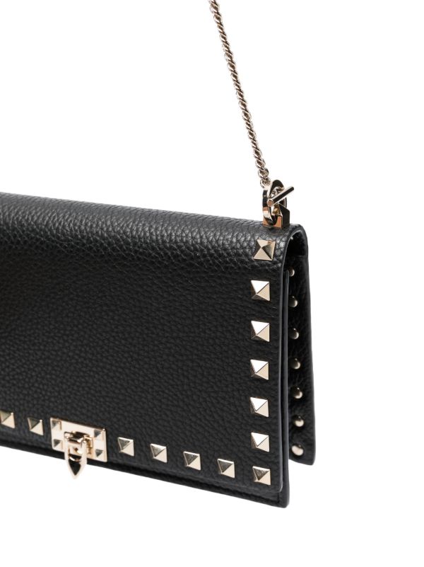 Valentino Garavani
Rockstud leather crossbody bag