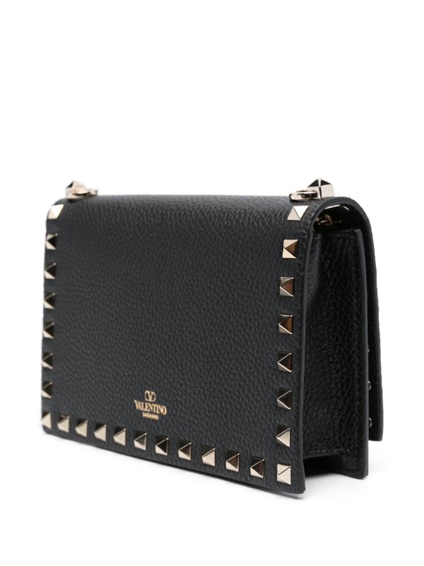 Valentino Garavani
Rockstud leather crossbody bag
